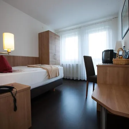 Hotel Stuttgart By Belvilla 3*