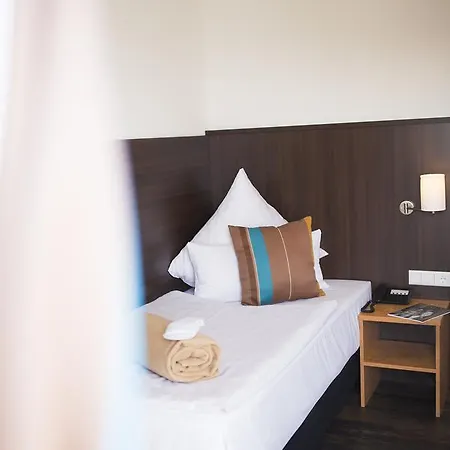 Uno Hotel Stuttgart Grossbettlingen 3*