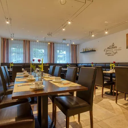 Uno Hotel Stuttgart Grossbettlingen 3*