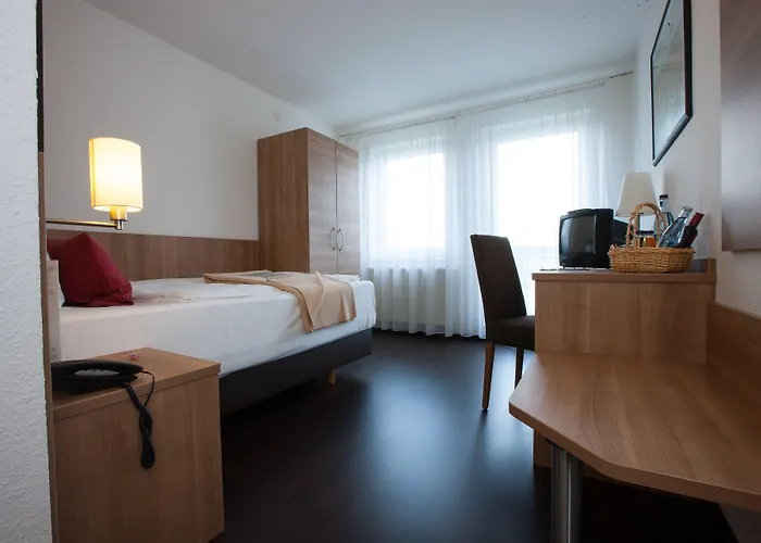 Uno Stuttgart Otel 3*
