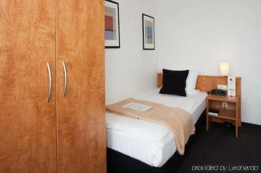 Uno Stuttgart 3* Großbettlingen